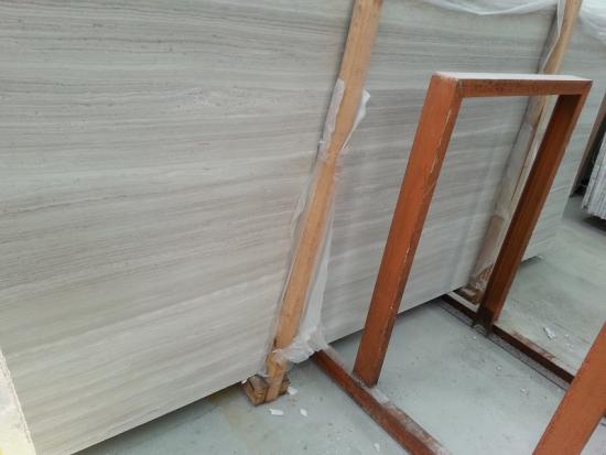 White Serpeggiante Marble Slabs